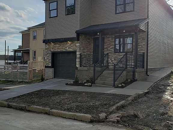 2nd image of 707 Delaware St