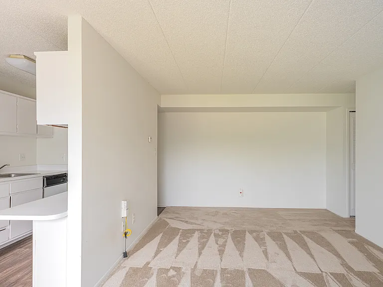 Riverside Village Apartments — Photo 66