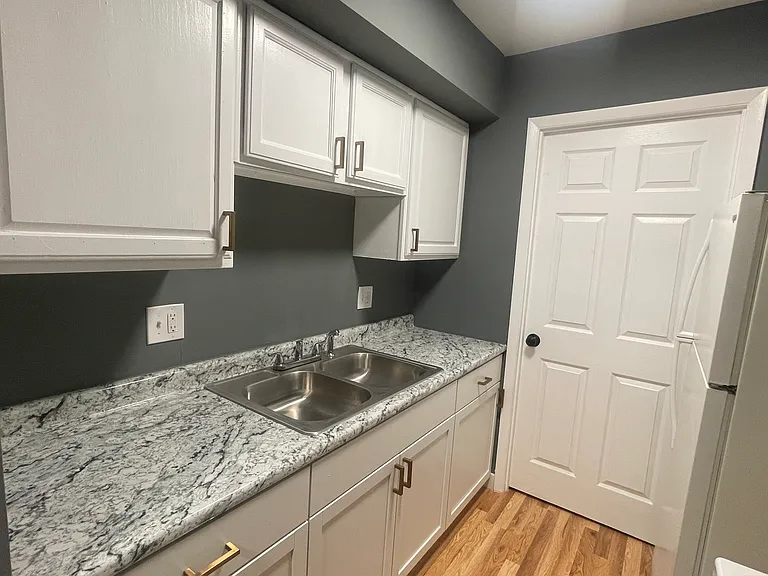 2232 Lincoln Ave — Photo 3