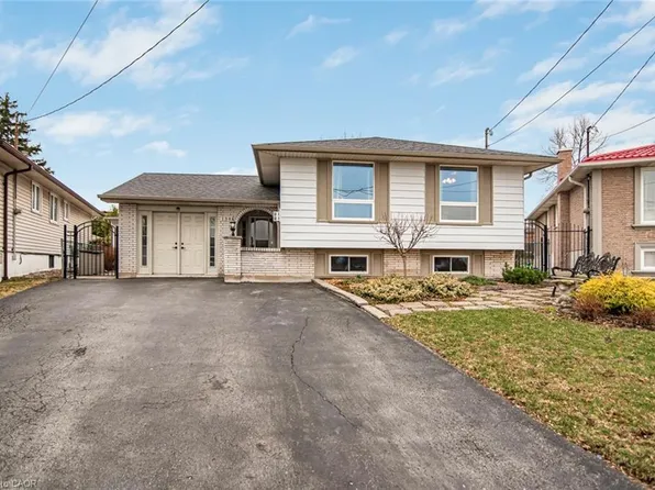 138 Greeningdon Dr, Hamilton, ON L9A 3A9