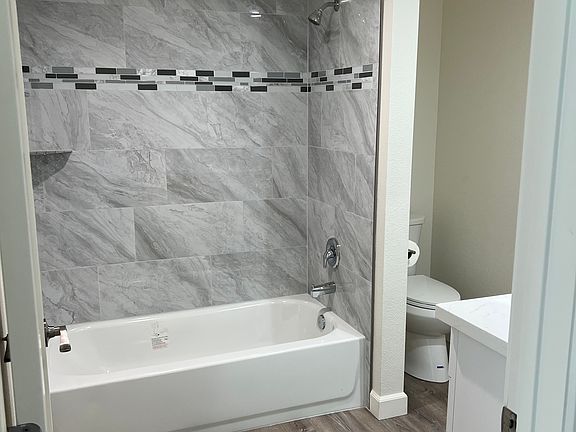 4th image of 2188 Willowbrook Dr #3