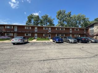 1910 W Hatherleigh Ct APT 2C, Mount Prospect, IL 60056