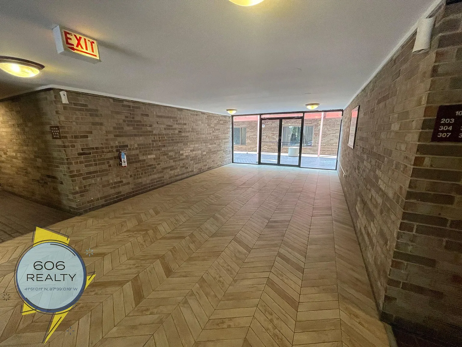 744 W Gordon Terrace — Photo 3