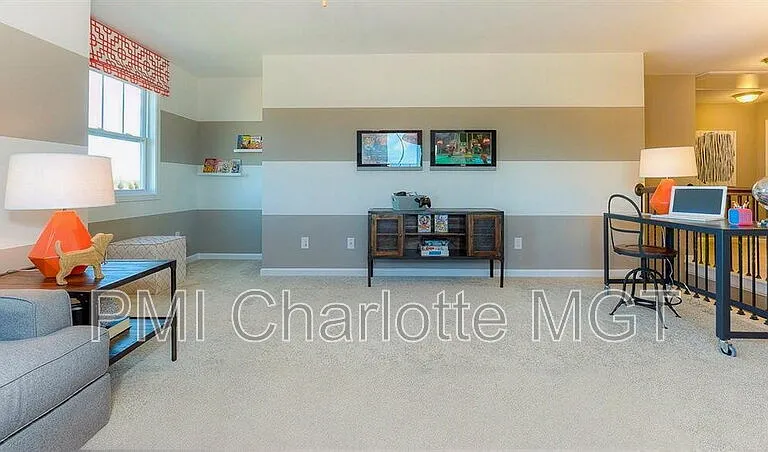 1120 Walbury Hl — Photo 36