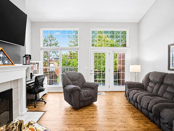 2nd image of 2760 Mansion Pl