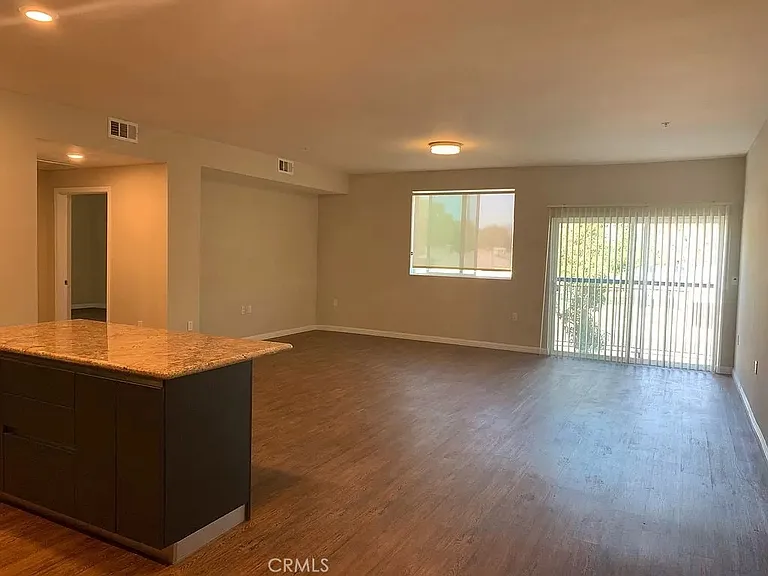 11442 Victory Blvd #403 — Photo 3