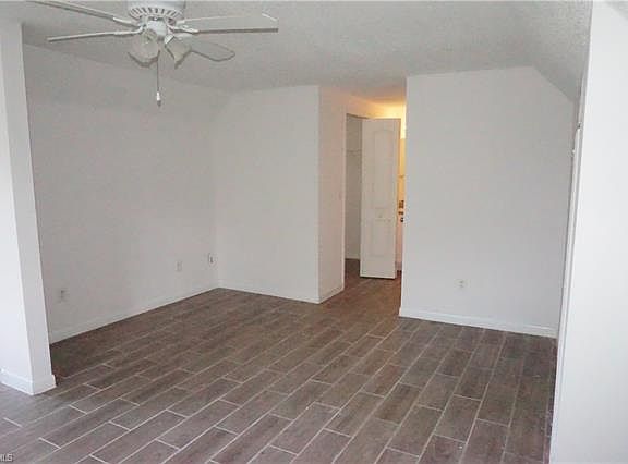 3rd image of 17446/17448 Dumont Dr