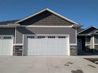 2712 E Palmer St, Brandon, SD 57005