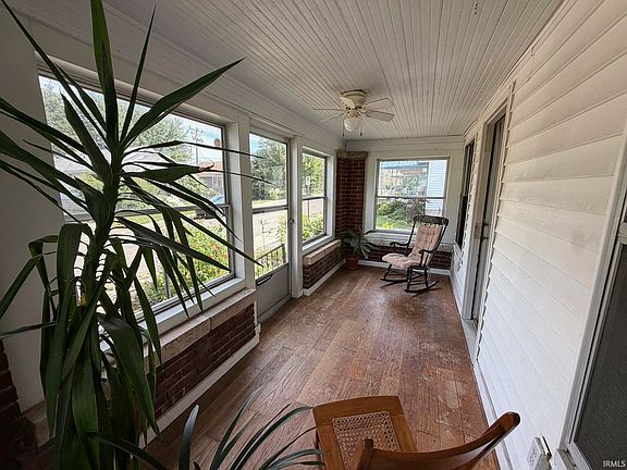 5th image of 705 W Wylie St