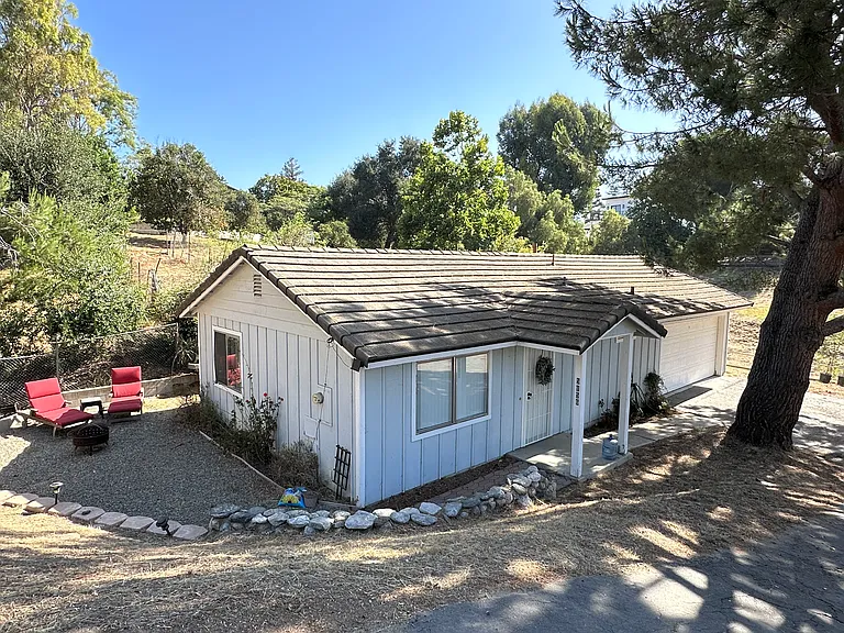 5856 La Cumbre Rd #B — Photo 31