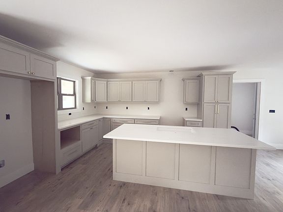 3rd image of 344 Georgee Rd