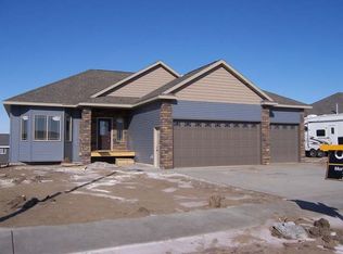 704 Canyon Rd, Mandan, ND 58554