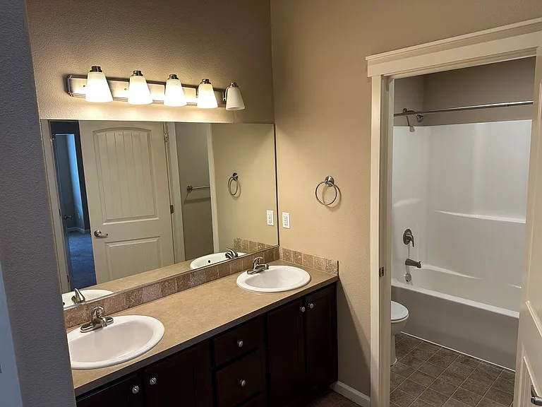 University Townhomes — Photo 20