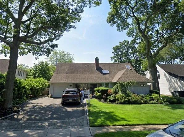 12 Silverbirch Road, Merrick, NY 11566
