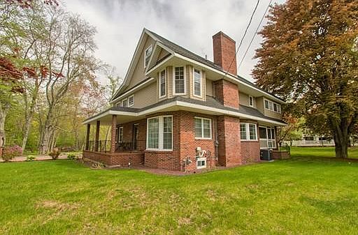 5th image of 450 W Lowell Ave