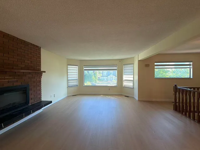 2175 E 54th Ave — Photo 4