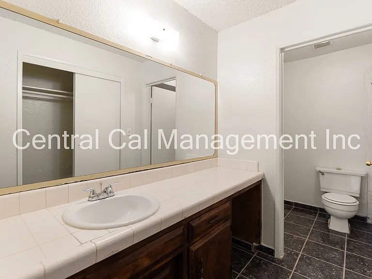 4200 Parkwood Ct — Photo 14