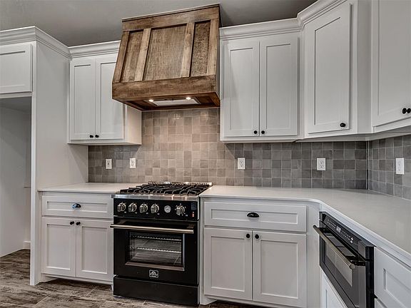 5th image of 1111 Wisteria Way
