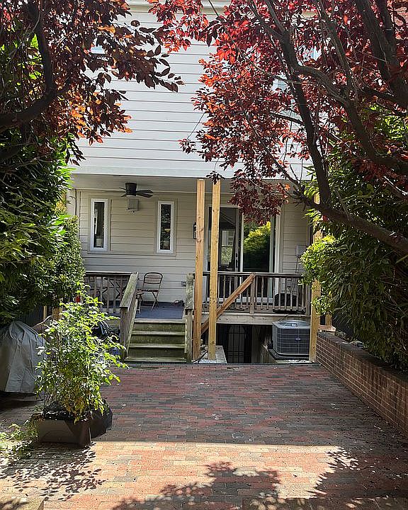 2nd image of 220 R St NE