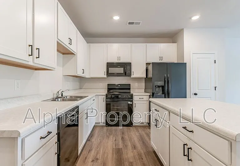 12 Lone Cypress St — Photo 4