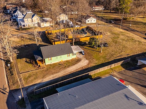 5th image of 206 Broad St
