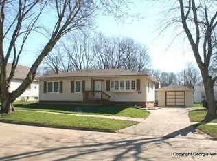 817 Pinecrest Dr, Storm Lake, IA 50588