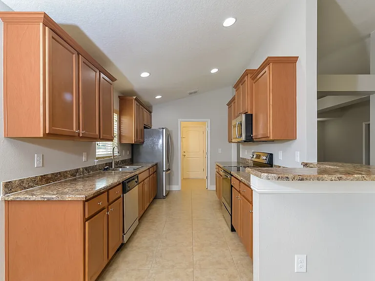 905 Chestnut Dr — Photo 7