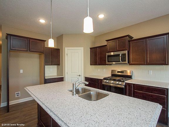 5th image of 363 NE Pinehurst Cir