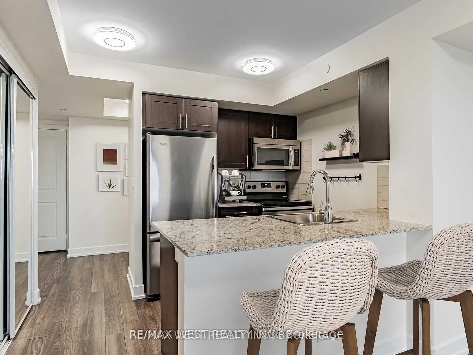 6 Eva Rd — Photo 4