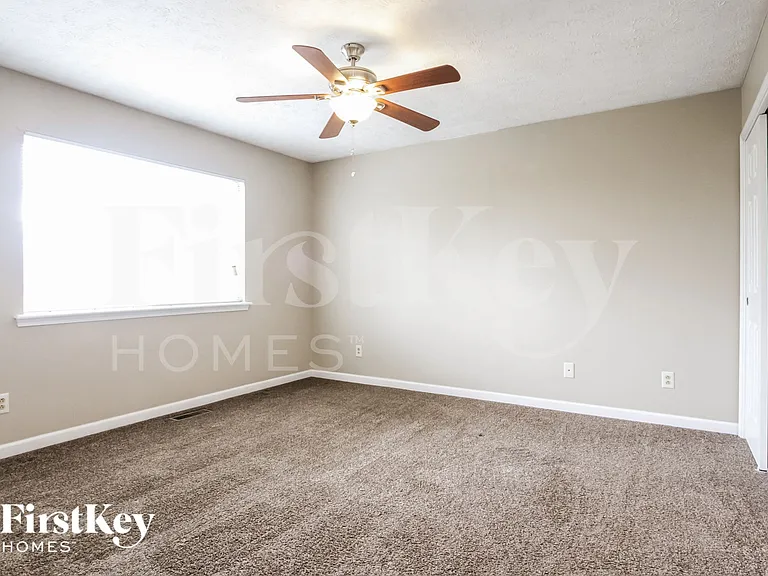 1056 Oak Leaf Rd — Photo 8
