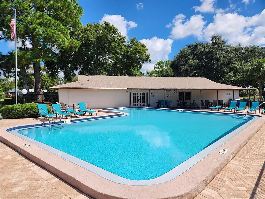 2 bed, 1.0 bath, 817 sqft, $1,600 — Photo 2