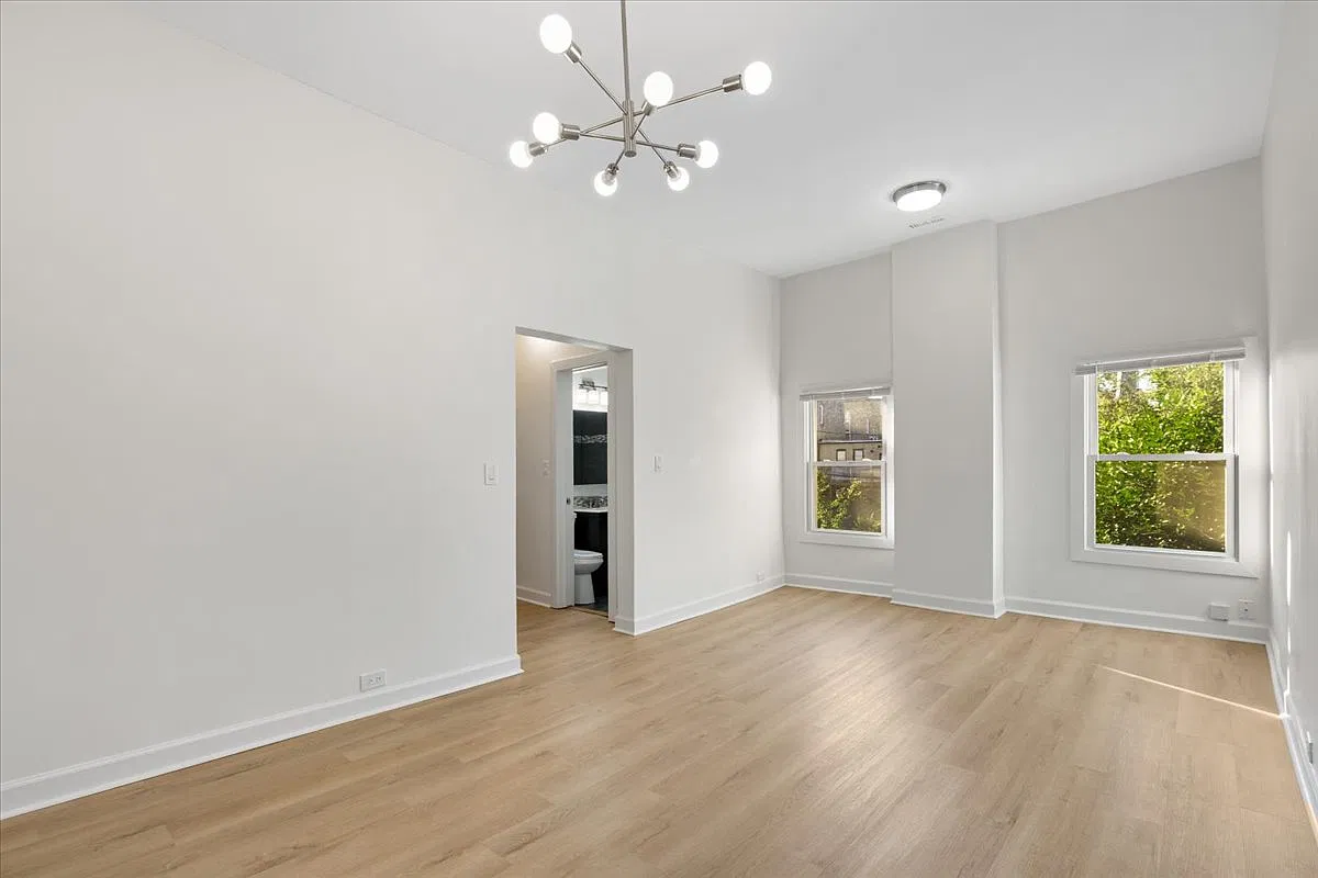 2 bed, 800 sqft, $2,500 — Photo 2