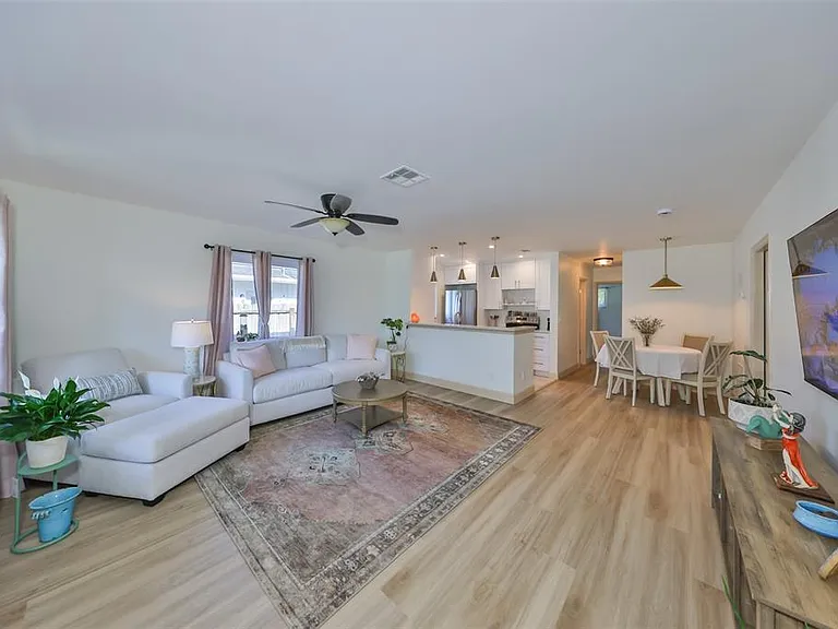 1727 New Hampshire Ave NE — Photo 5