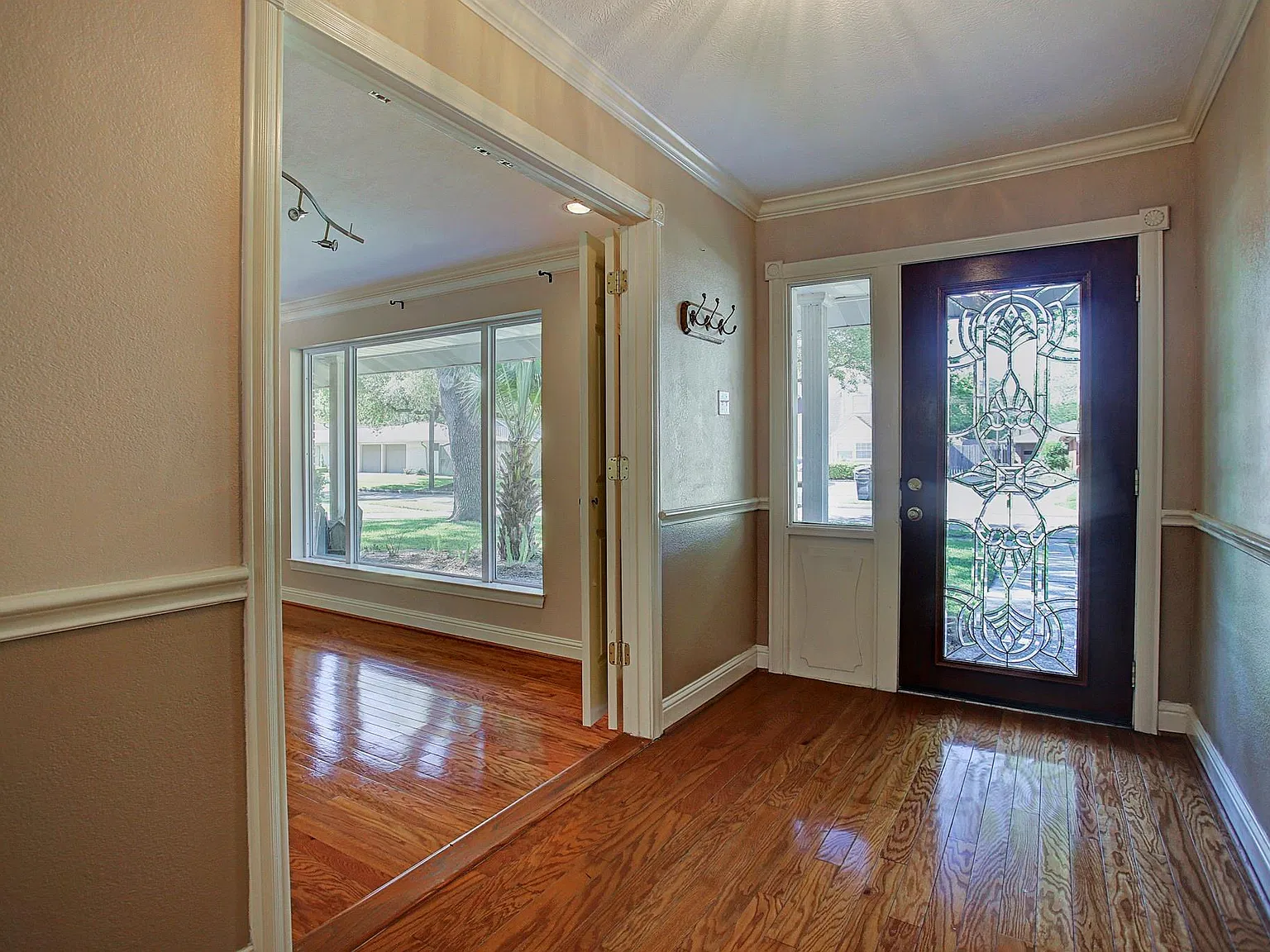 3 bed, 2.5 bath, 2525 sqft, $2,750 — Photo 4
