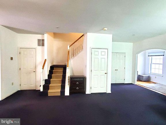 3rd image of 627 Fawn Cir