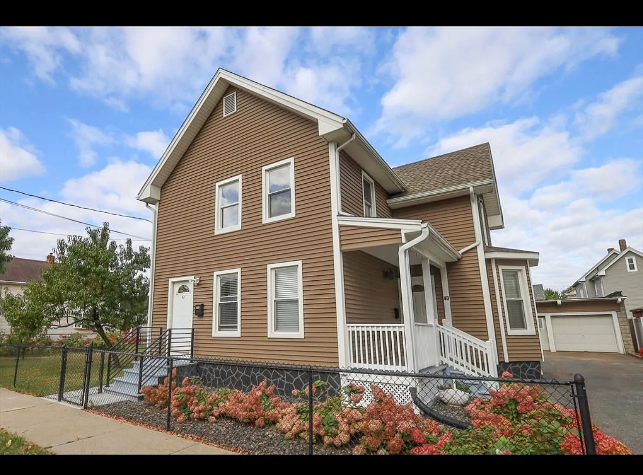 3 bed, 1100 sqft, $2,450 — Photo 1