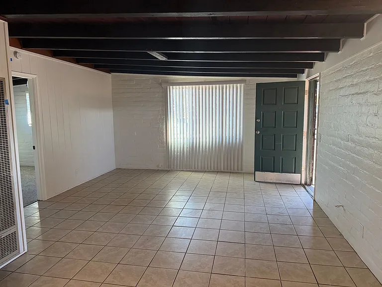 3233 E Water St — Photo 7
