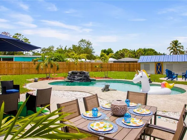 10037 Kentucky ST, BONITA SPRINGS, FL 34135