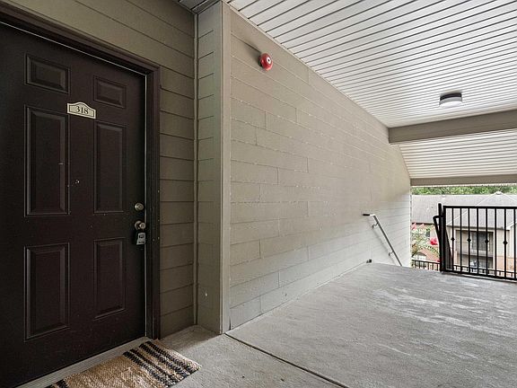 2nd image of 318 Sterling Oaks Dr #318