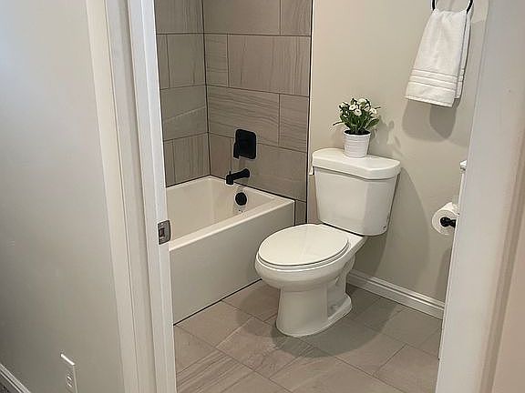 4th image of 2551 E 3300 S