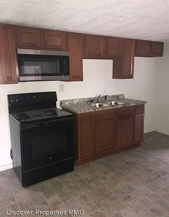 2nd image of 271 E Caven St