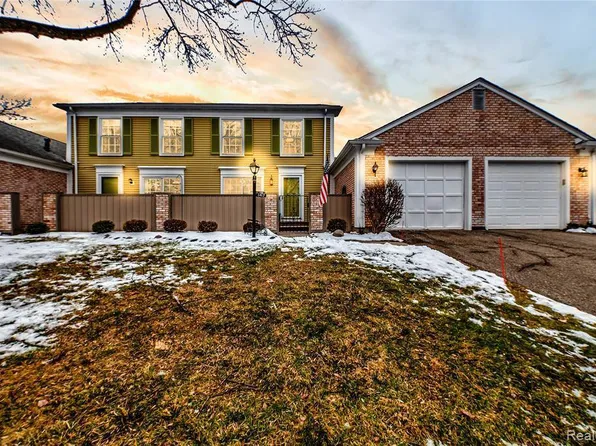 1417 Paddle Wheel Ln #1, Rochester Hills, MI 48306