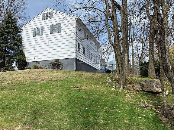 5th image of 79 Stanford Ave