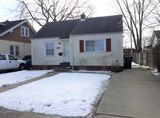 18346 Beechwood St, Roseville, MI 48066