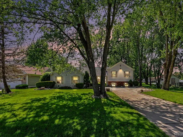 7020 Meldrum Rd, Fair Haven, MI 48023
