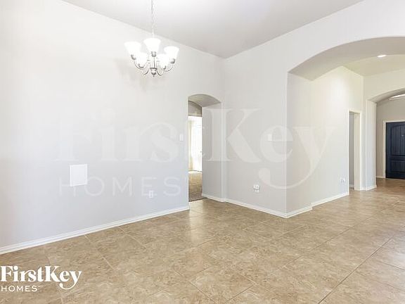 5th image of 790 Waller Dr