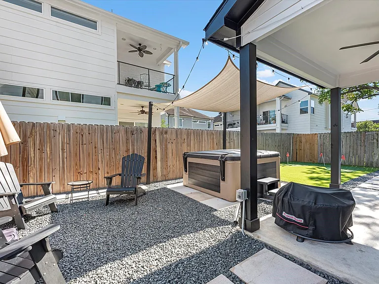 2210 Wipprecht St — Photo 29