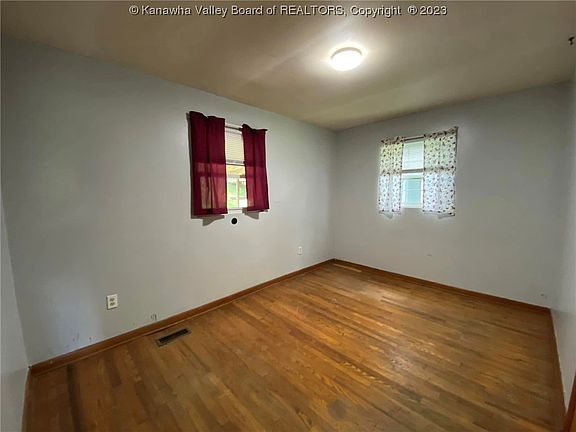 5th image of 813 Hillview Dr
