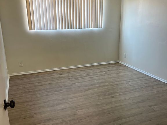 3rd image of 6125 S Victoria Ave #4A