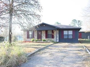 1202 E Sheppard Dr, Gladewater, TX 75647